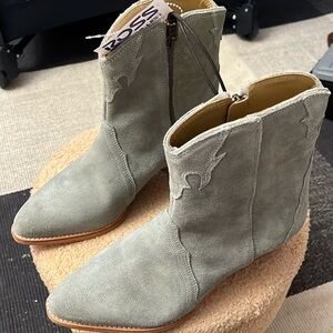 Free People booties - NEW 38.5, but feel like a women’s 7ish or 7.5 - mismarked?